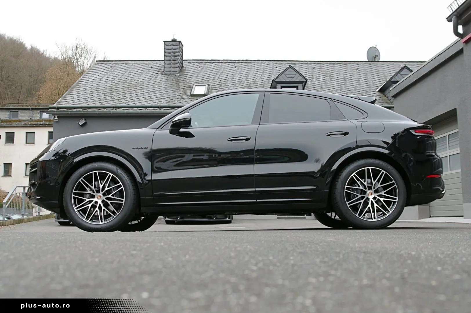 PORSCHE Cayenne Coupe E-Hybrid Black Edition HA-Lenkung
