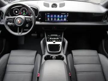 PORSCHE Cayenne Coupe E-Hybrid Black Edition HA-Lenkung