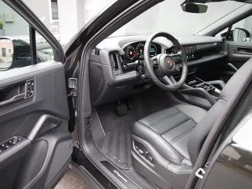 PORSCHE Cayenne Coupe E-Hybrid Black Edition HA-Lenkung