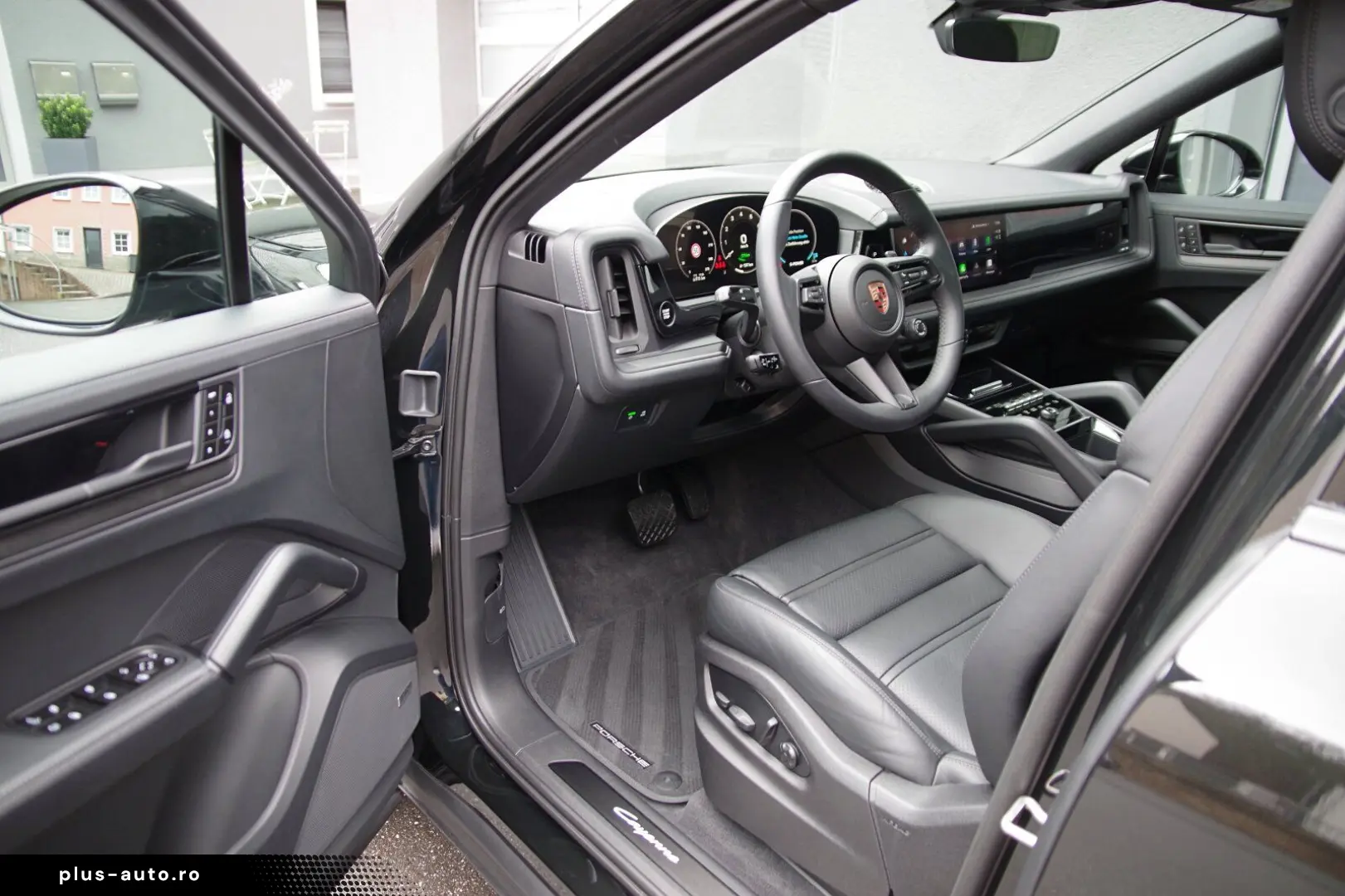 PORSCHE Cayenne Coupe E-Hybrid Black Edition HA-Lenkung