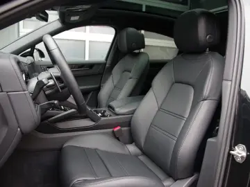 PORSCHE Cayenne Coupe E-Hybrid Black Edition HA-Lenkung