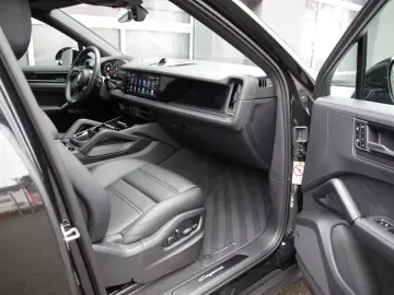 PORSCHE Cayenne Coupe E-Hybrid Black Edition HA-Lenkung