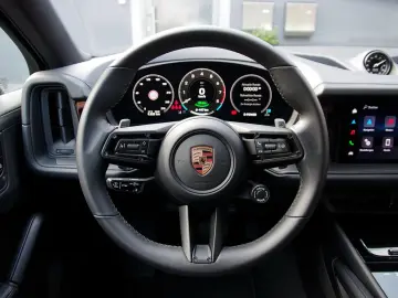 PORSCHE Cayenne Coupe E-Hybrid Black Edition HA-Lenkung