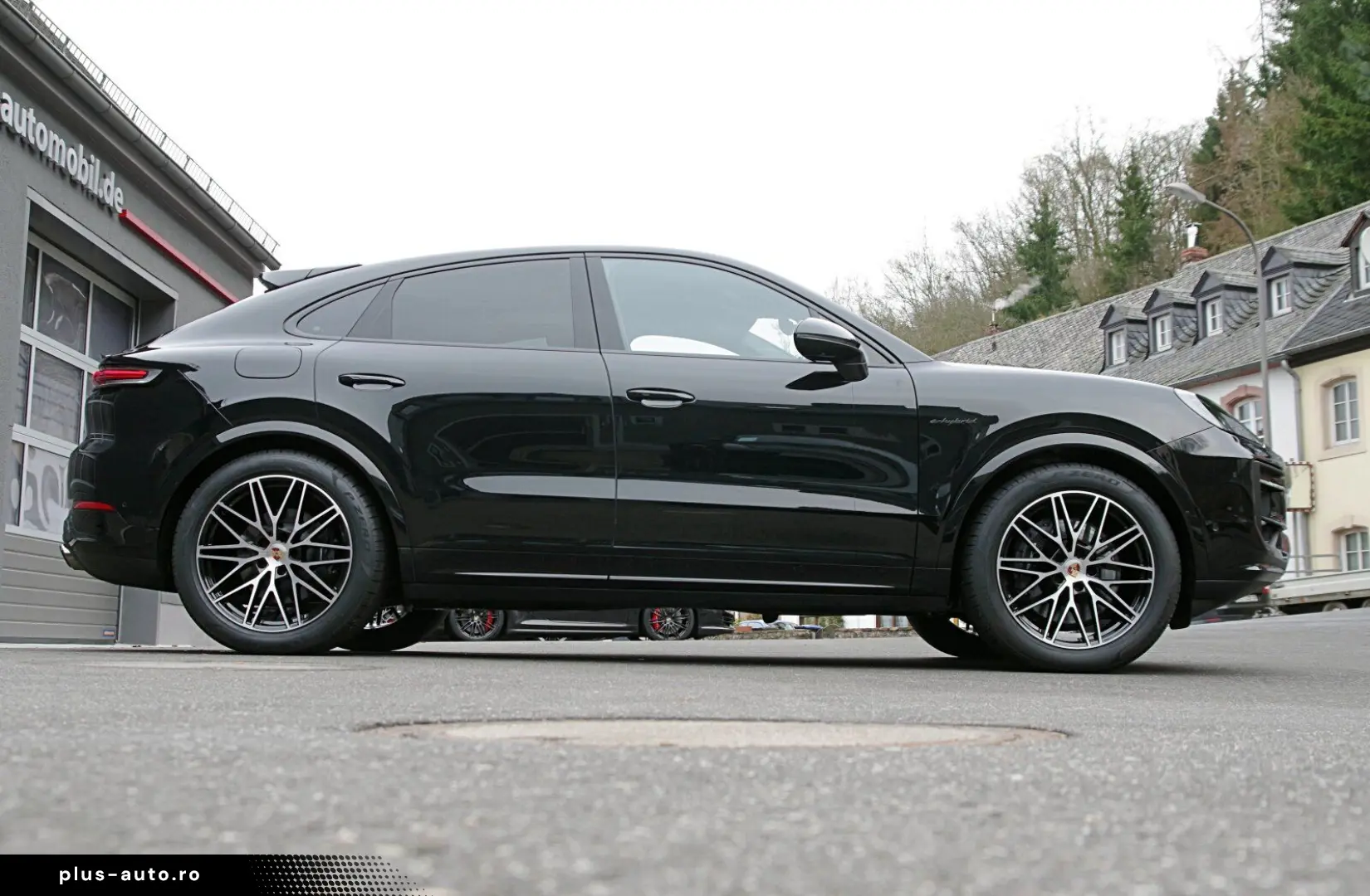 PORSCHE Cayenne Coupe E-Hybrid Black Edition HA-Lenkung