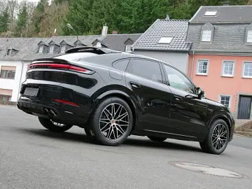 PORSCHE Cayenne Coupe E-Hybrid Black Edition HA-Lenkung