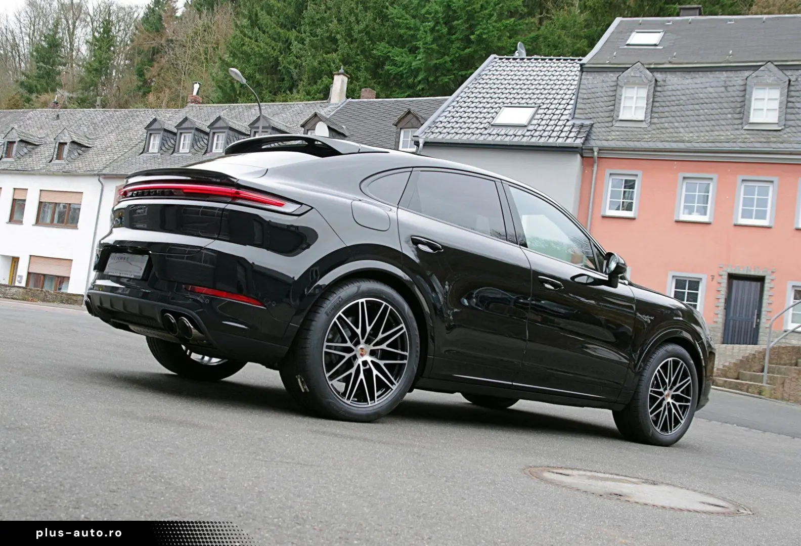 PORSCHE Cayenne Coupe E-Hybrid Black Edition HA-Lenkung