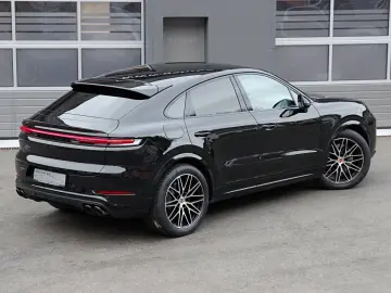 PORSCHE Cayenne Coupe E-Hybrid Black Edition HA-Lenkung