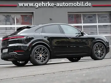 PORSCHE Cayenne Coupe E-Hybrid Black Edition HA-Lenkung