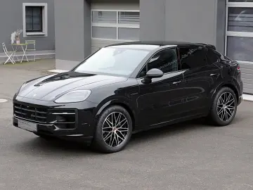 PORSCHE Cayenne Coupe E-Hybrid Black Edition HA-Lenkung