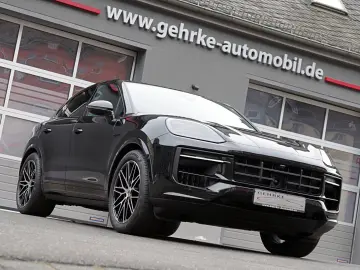 PORSCHE Cayenne Coupe E-Hybrid Black Edition HA-Lenkung