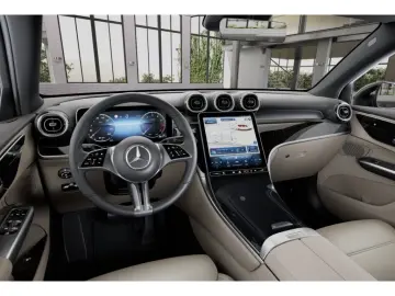 MERCEDES-BENZ GLC 200 4MATIC Coupé AMG Avant Distr L…