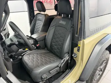 JEEP Wrangler 2.0 Aut. 4x4 2-Door Sport S Drab Olive