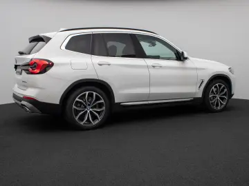 BMW X3 xD30e Panorama 360 HUD DAB H K Komfort 20Zoll