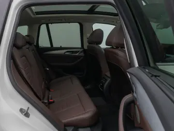 BMW X3 xD30e Panorama 360 HUD DAB H K Komfort 20Zoll