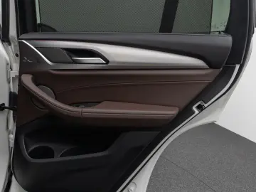 BMW X3 xD30e Panorama 360 HUD DAB H K Komfort 20Zoll