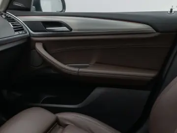 BMW X3 xD30e Panorama 360 HUD DAB H K Komfort 20Zoll