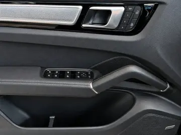 PORSCHE Cayenne Platinum Edition Garantie 02 2029
