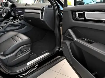PORSCHE Cayenne Platinum Edition Garantie 02 2029