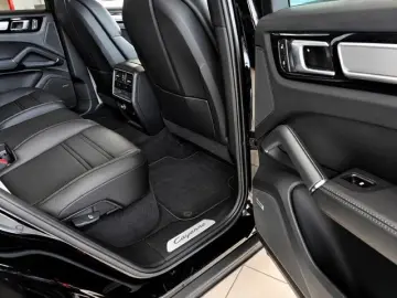 PORSCHE Cayenne Platinum Edition Garantie 02 2029