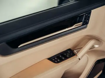 PORSCHE Cayenne S Coupé  PTS  1. Hand  Burmester