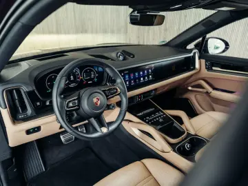 PORSCHE Cayenne S Coupé  PTS  1. Hand  Burmester