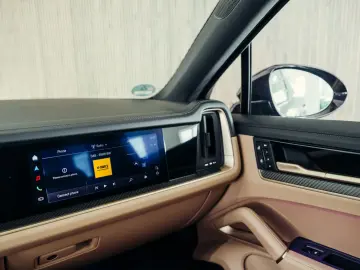 PORSCHE Cayenne S Coupé  PTS  1. Hand  Burmester