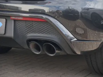 PORSCHE Macan LEDER KREIDE-ACC-LUFTF-PANO-SPORTABG.-VOLL