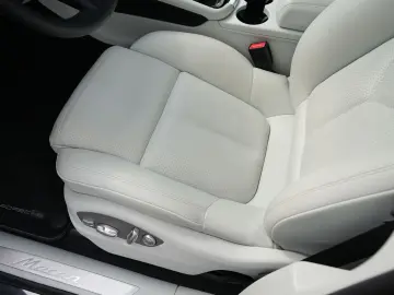 PORSCHE Macan LEDER KREIDE-ACC-LUFTF-PANO-SPORTABG.-VOLL