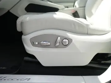 PORSCHE Macan LEDER KREIDE-ACC-LUFTF-PANO-SPORTABG.-VOLL