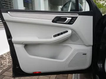 PORSCHE Macan LEDER KREIDE-ACC-LUFTF-PANO-SPORTABG.-VOLL