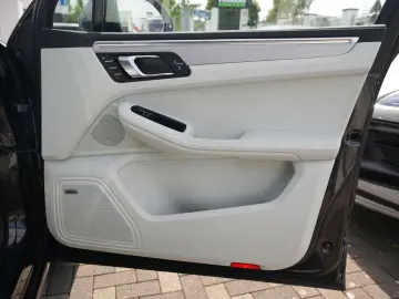 PORSCHE Macan LEDER KREIDE-ACC-LUFTF-PANO-SPORTABG.-VOLL