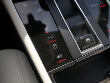 PORSCHE Macan LEDER KREIDE-ACC-LUFTF-PANO-SPORTABG.-VOLL