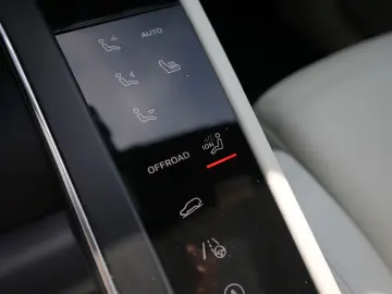 PORSCHE Macan LEDER KREIDE-ACC-LUFTF-PANO-SPORTABG.-VOLL