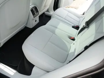 PORSCHE Macan LEDER KREIDE-ACC-LUFTF-PANO-SPORTABG.-VOLL