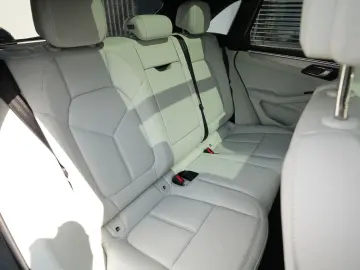 PORSCHE Macan LEDER KREIDE-ACC-LUFTF-PANO-SPORTABG.-VOLL