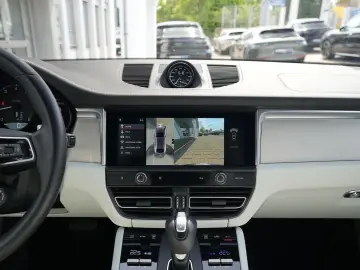PORSCHE Macan LEDER KREIDE-ACC-LUFTF-PANO-SPORTABG.-VOLL