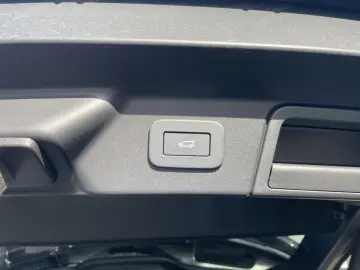 LAND ROVER Range Rover Velar D300 Dynamic SE MATRIX NAVI
