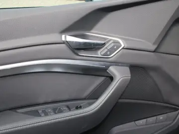 AUDI Q8 e-tron 50 quattro advanced Navi Matrix Kamera