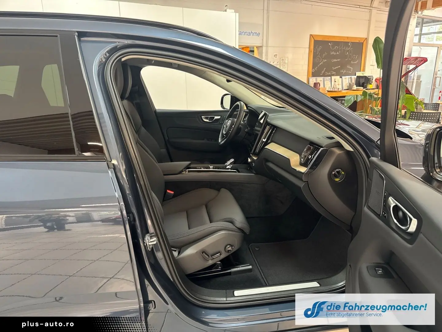 VOLVO XC60 T8 Plus Dark Recharge Plug-In Hybrid AWD St