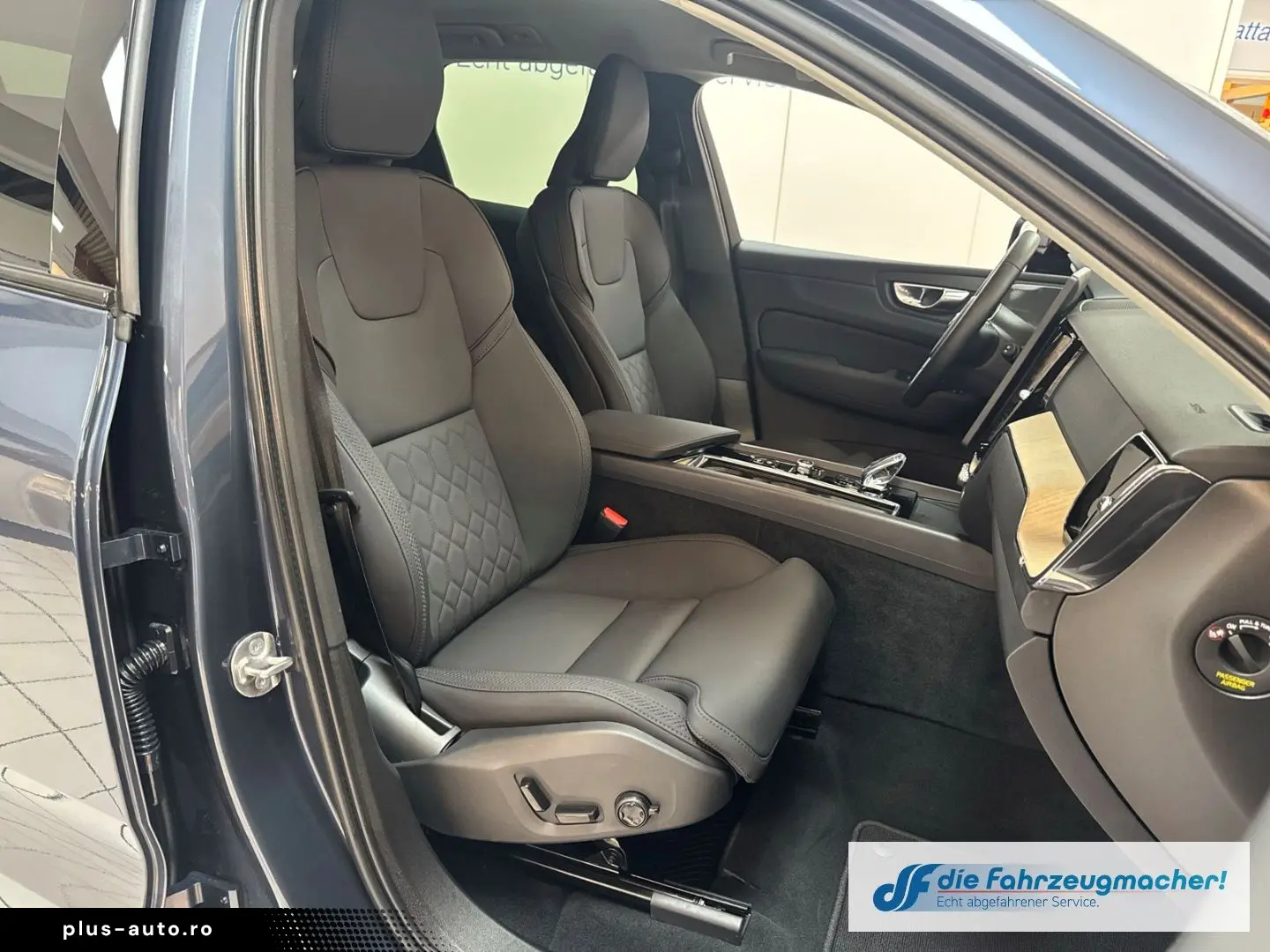 VOLVO XC60 T8 Plus Dark Recharge Plug-In Hybrid AWD St
