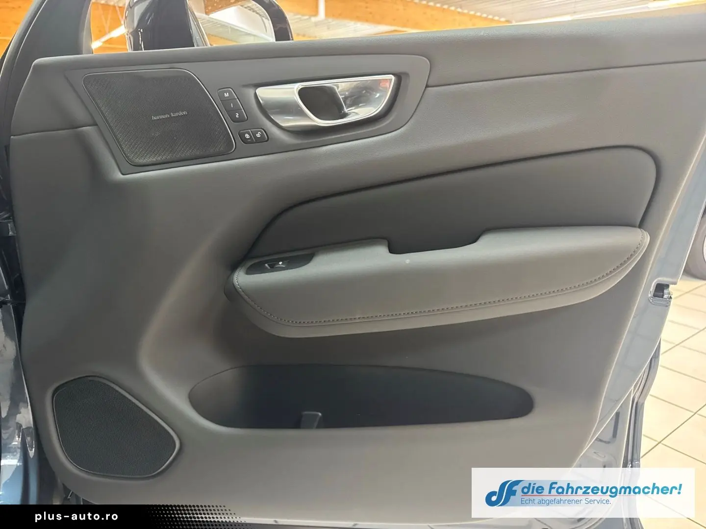 VOLVO XC60 T8 Plus Dark Recharge Plug-In Hybrid AWD St