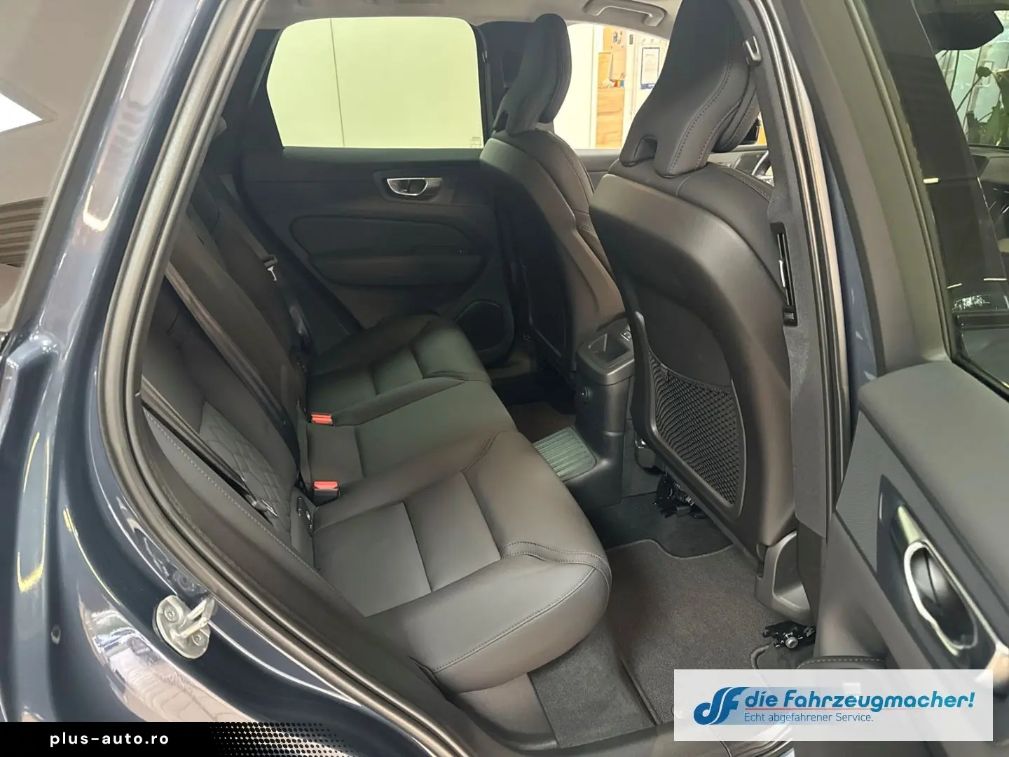 VOLVO XC60 T8 Plus Dark Recharge Plug-In Hybrid AWD St