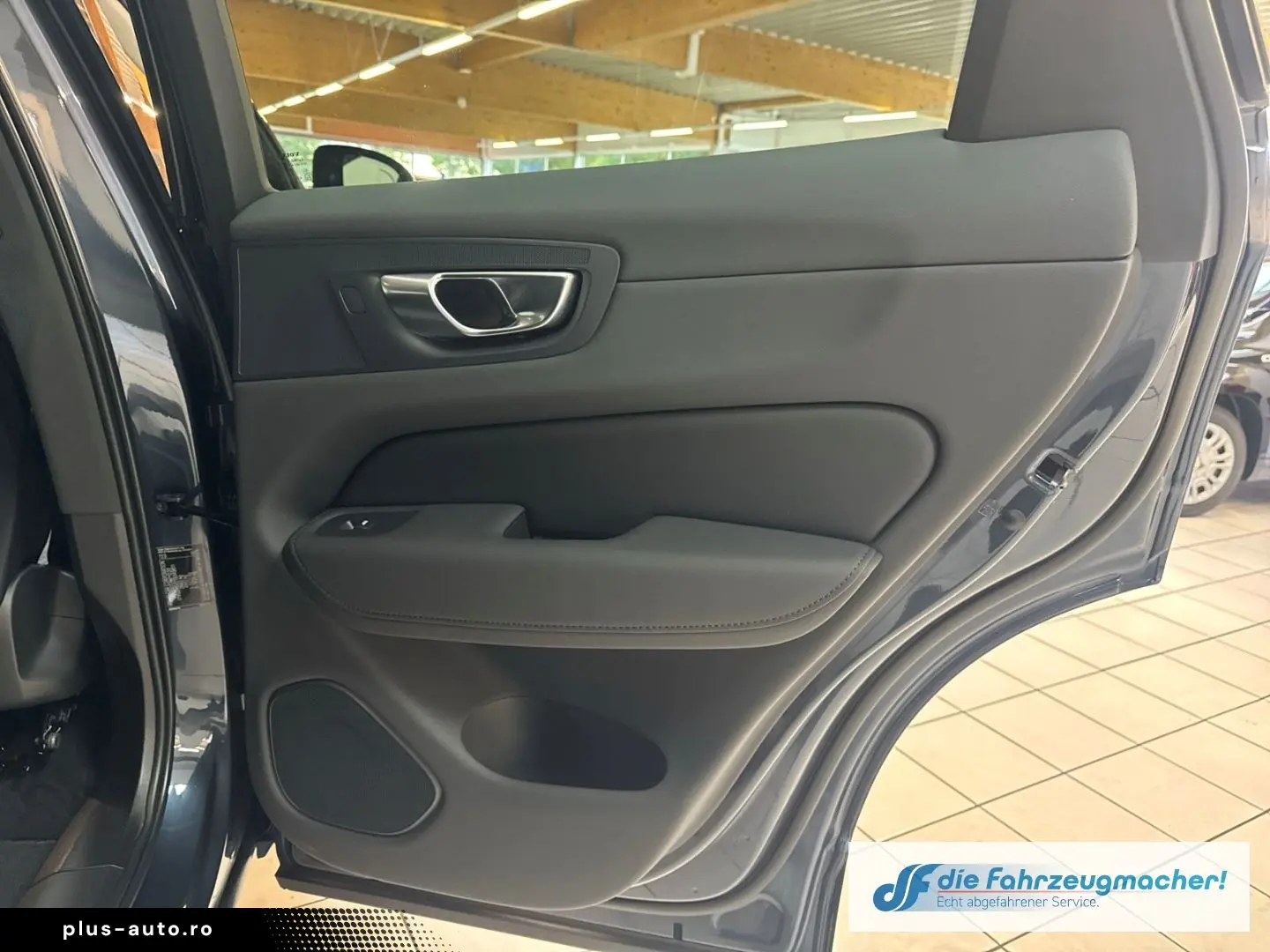 VOLVO XC60 T8 Plus Dark Recharge Plug-In Hybrid AWD St