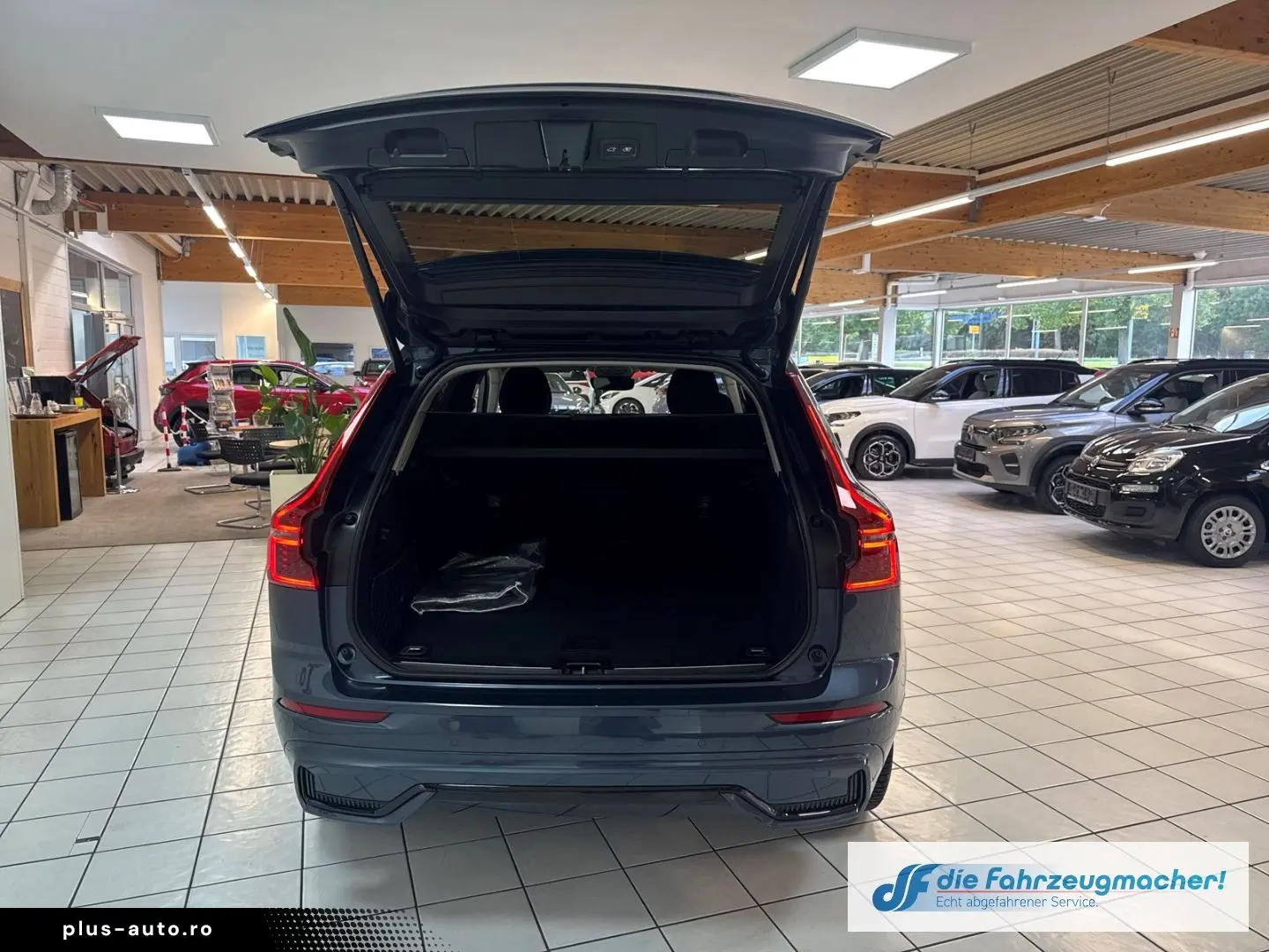 VOLVO XC60 T8 Plus Dark Recharge Plug-In Hybrid AWD St