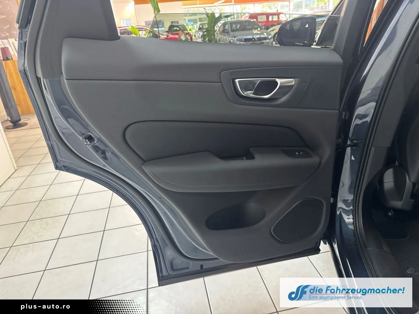 VOLVO XC60 T8 Plus Dark Recharge Plug-In Hybrid AWD St