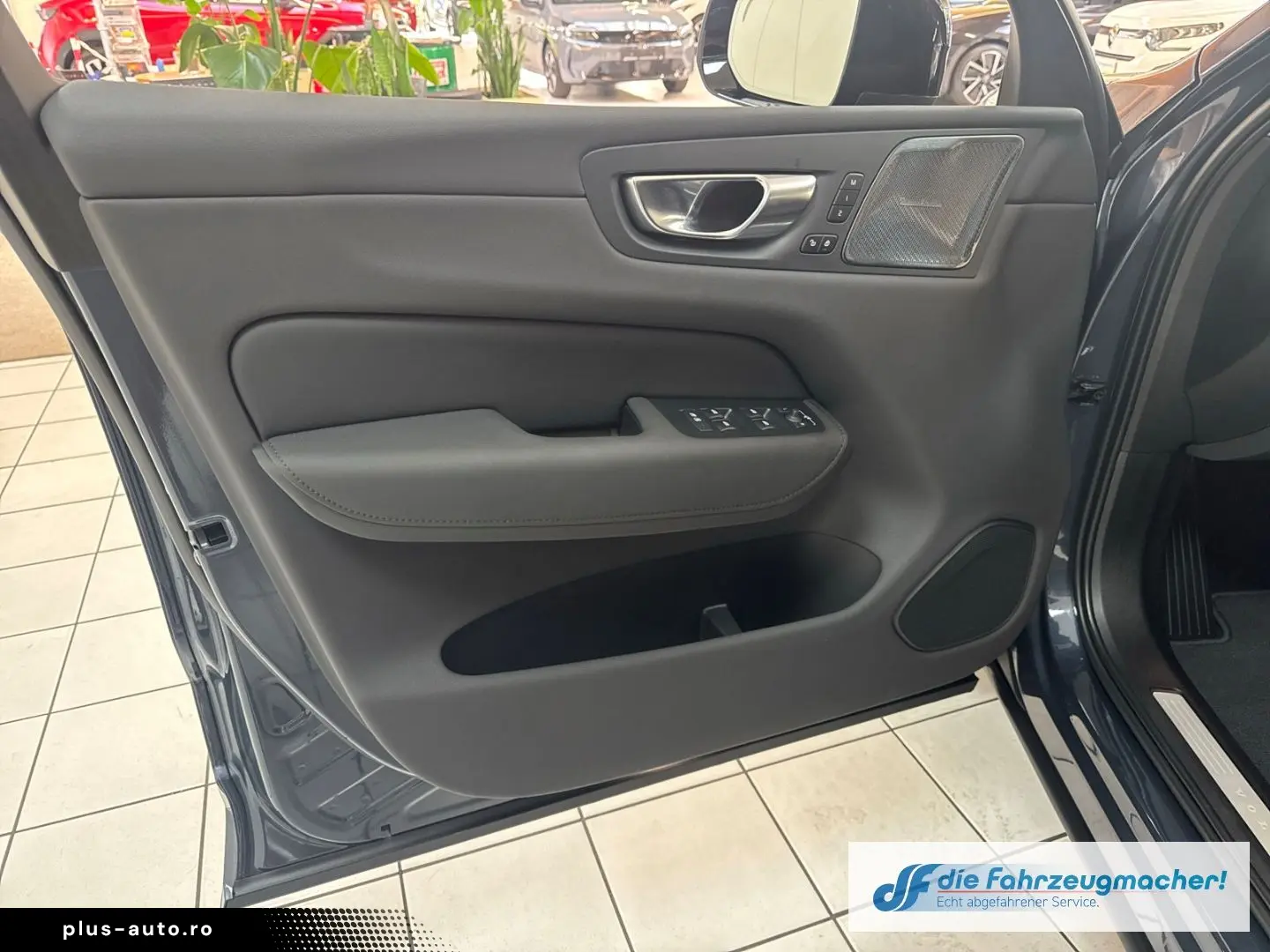 VOLVO XC60 T8 Plus Dark Recharge Plug-In Hybrid AWD St