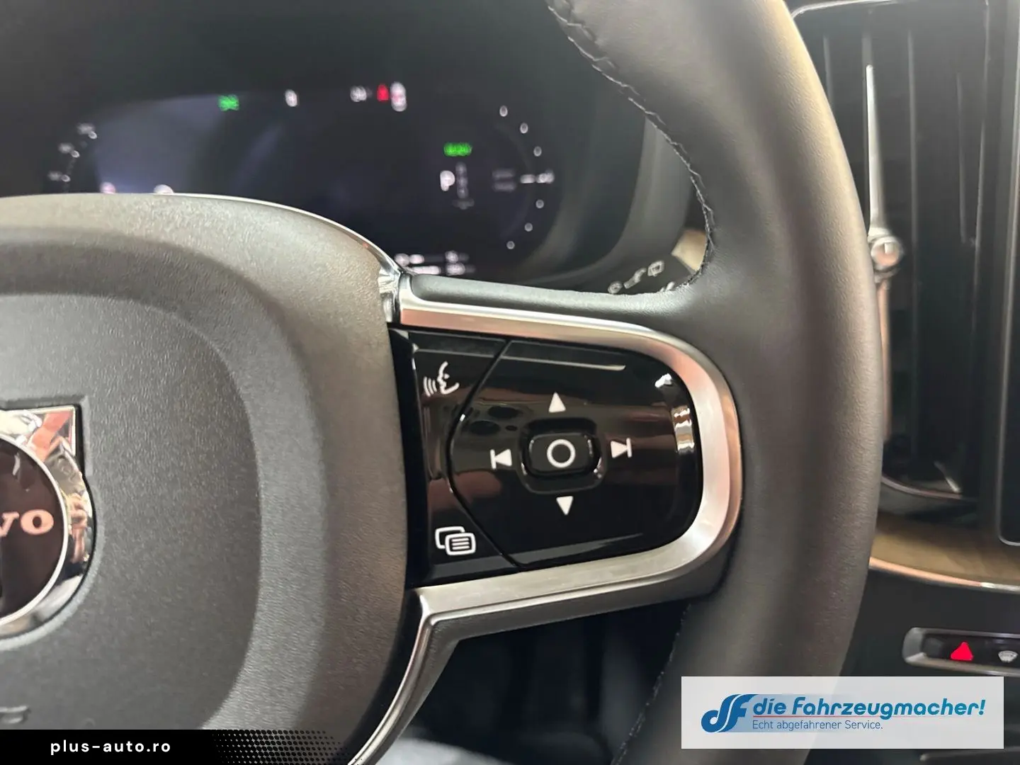 VOLVO XC60 T8 Plus Dark Recharge Plug-In Hybrid AWD St