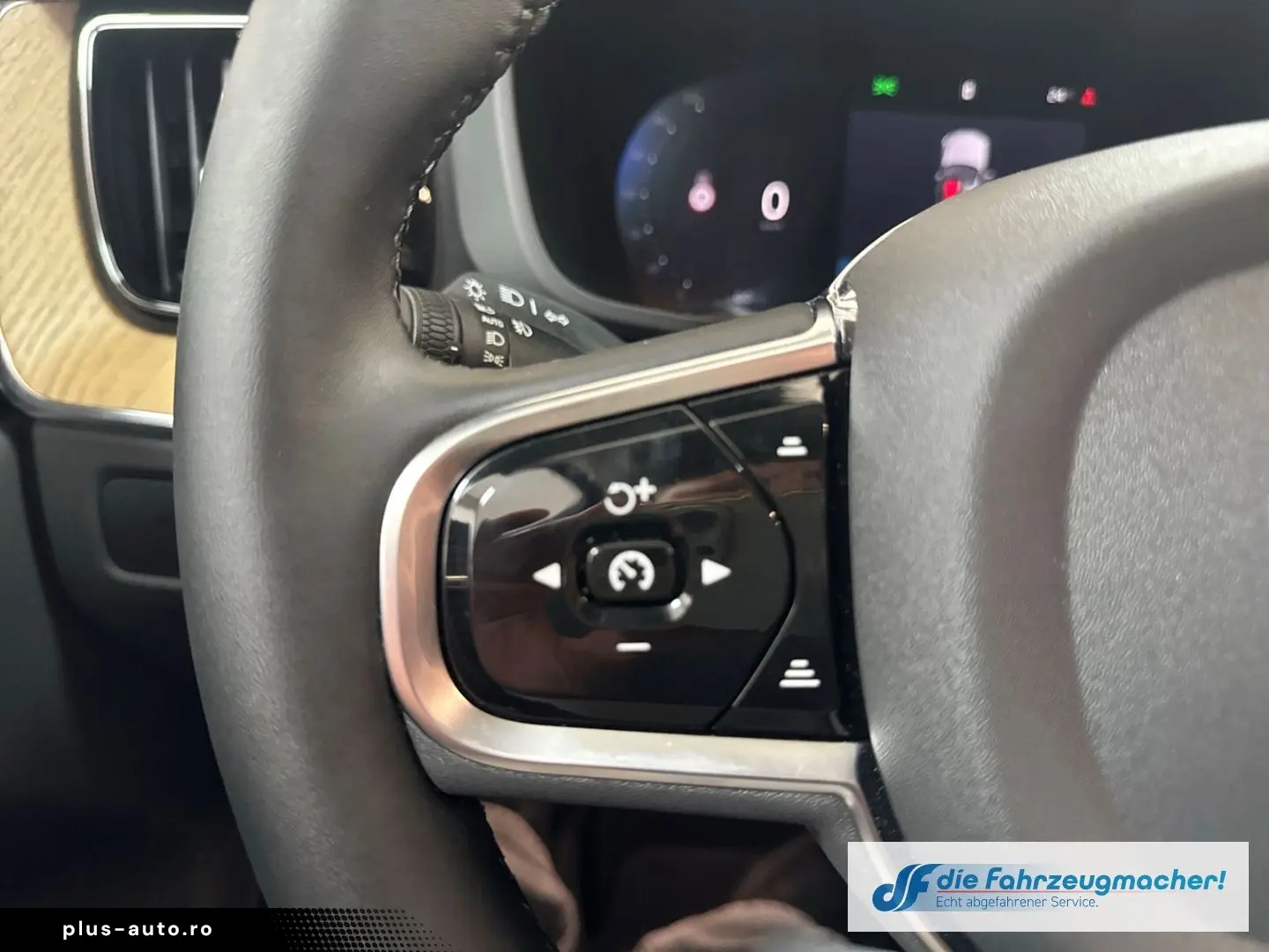 VOLVO XC60 T8 Plus Dark Recharge Plug-In Hybrid AWD St