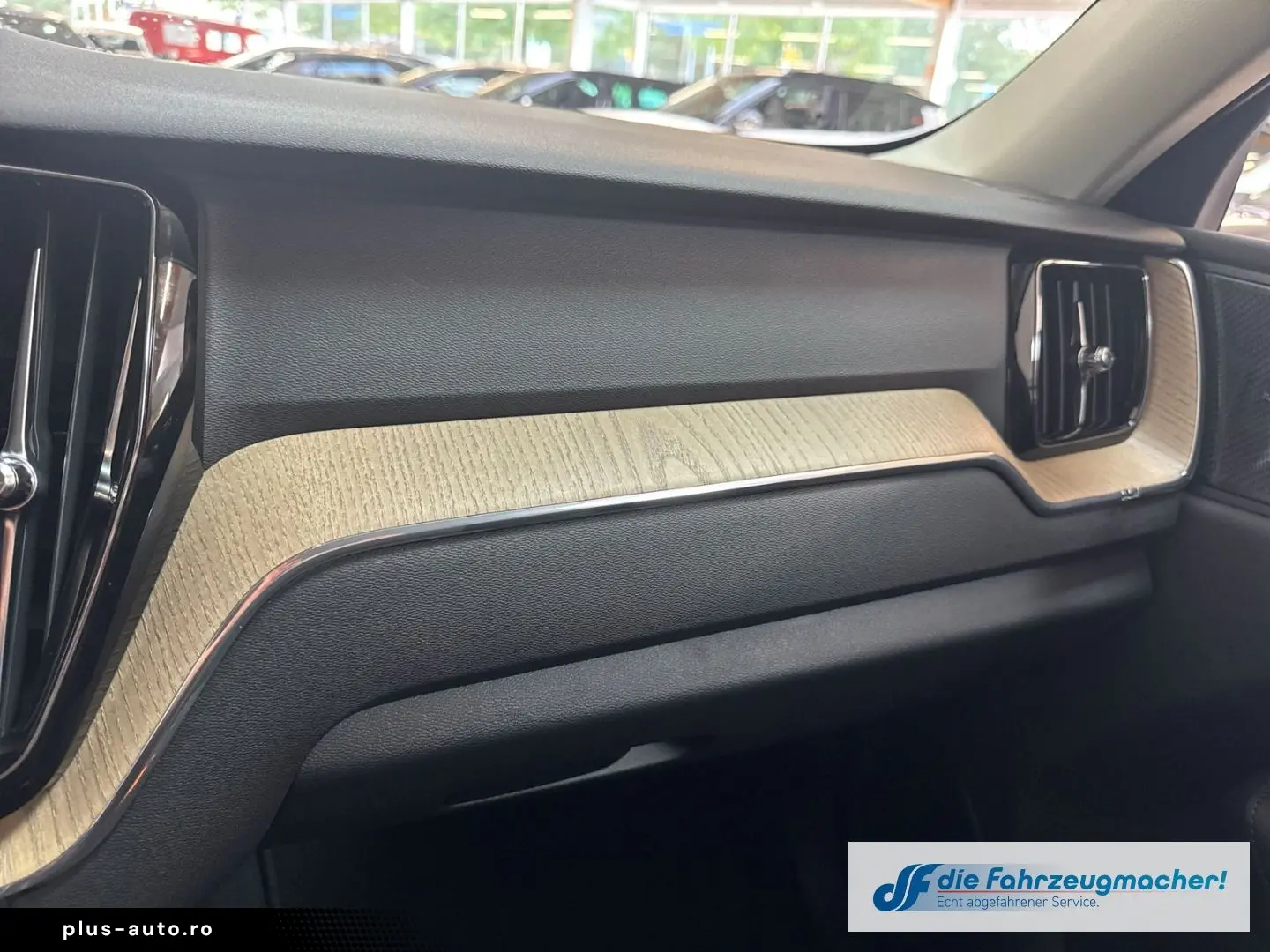 VOLVO XC60 T8 Plus Dark Recharge Plug-In Hybrid AWD St