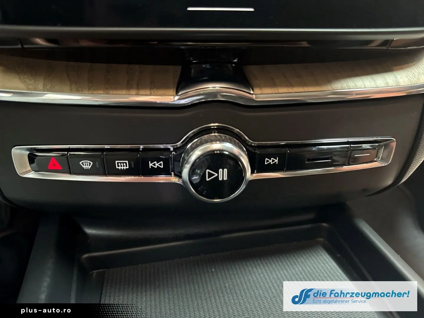 VOLVO XC60 T8 Plus Dark Recharge Plug-In Hybrid AWD St
